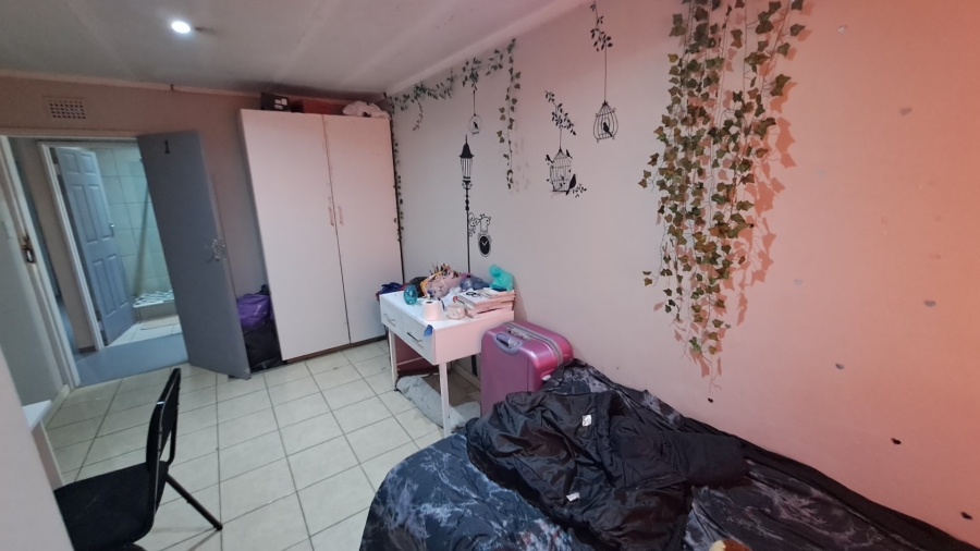 11 Bedroom Property for Sale in Brandwag Free State